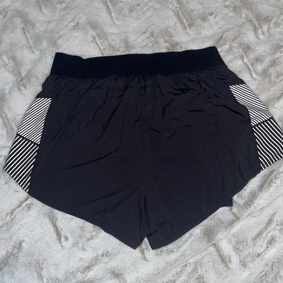 H&M Sport running shorts women size 8 - Picture 2 of 4